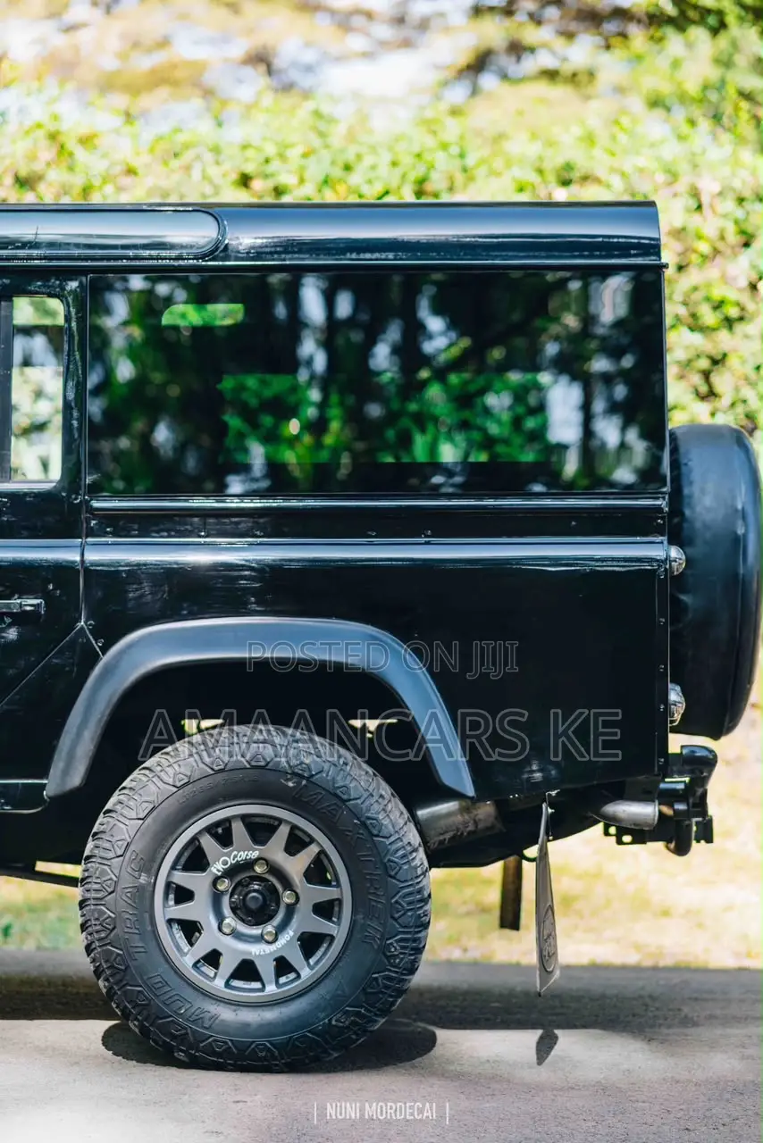 Land Rover Defender Puma 110 2.4 TD 2010 Black