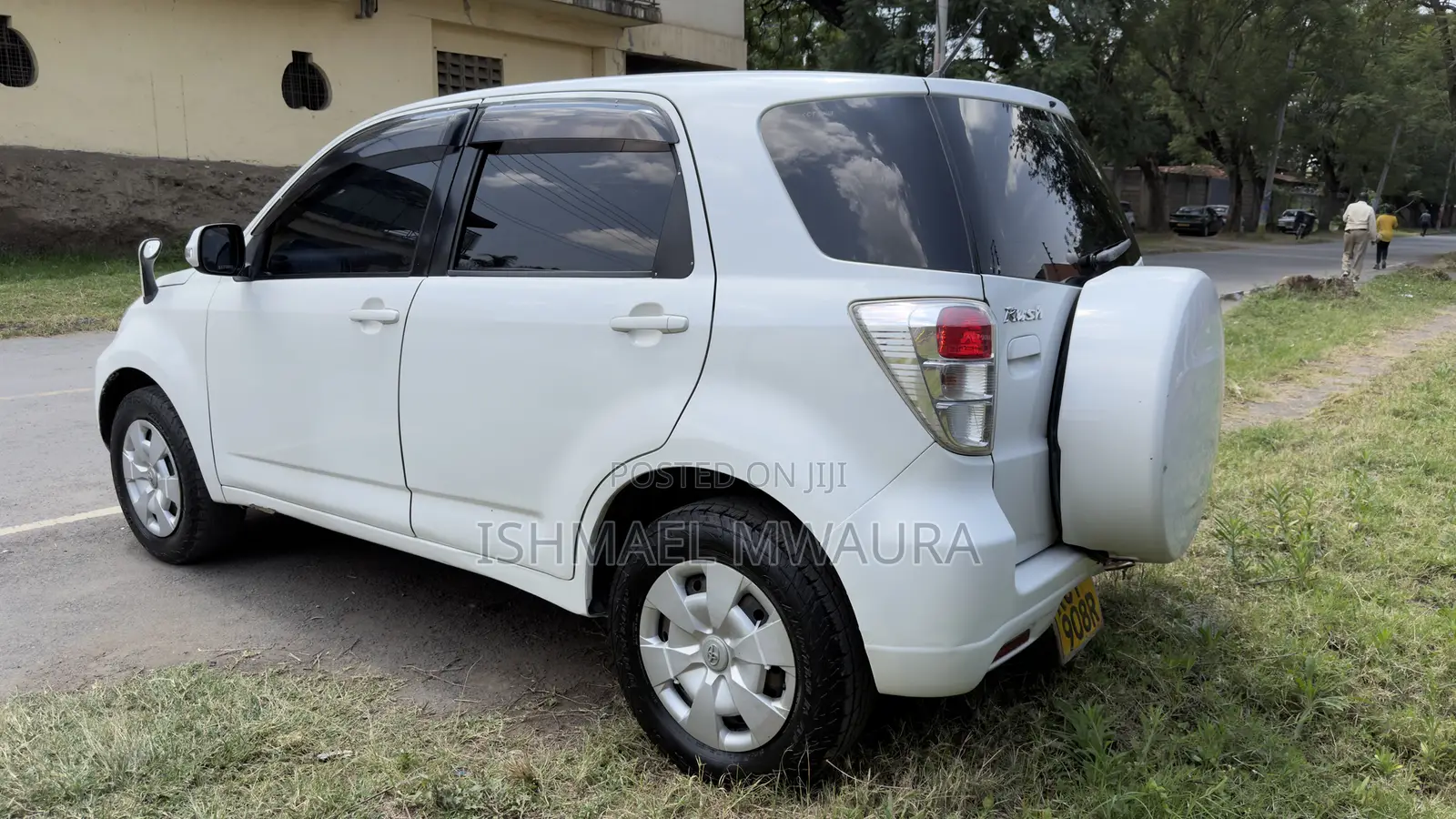 Toyota Rush 1.5 AWD 2012  White 