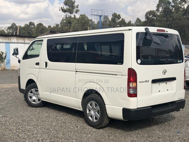Toyota HiAce 2019 White - thumbnail 3