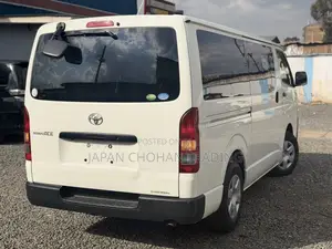 Toyota HiAce 2019 White