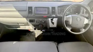 Toyota HiAce 2019 White