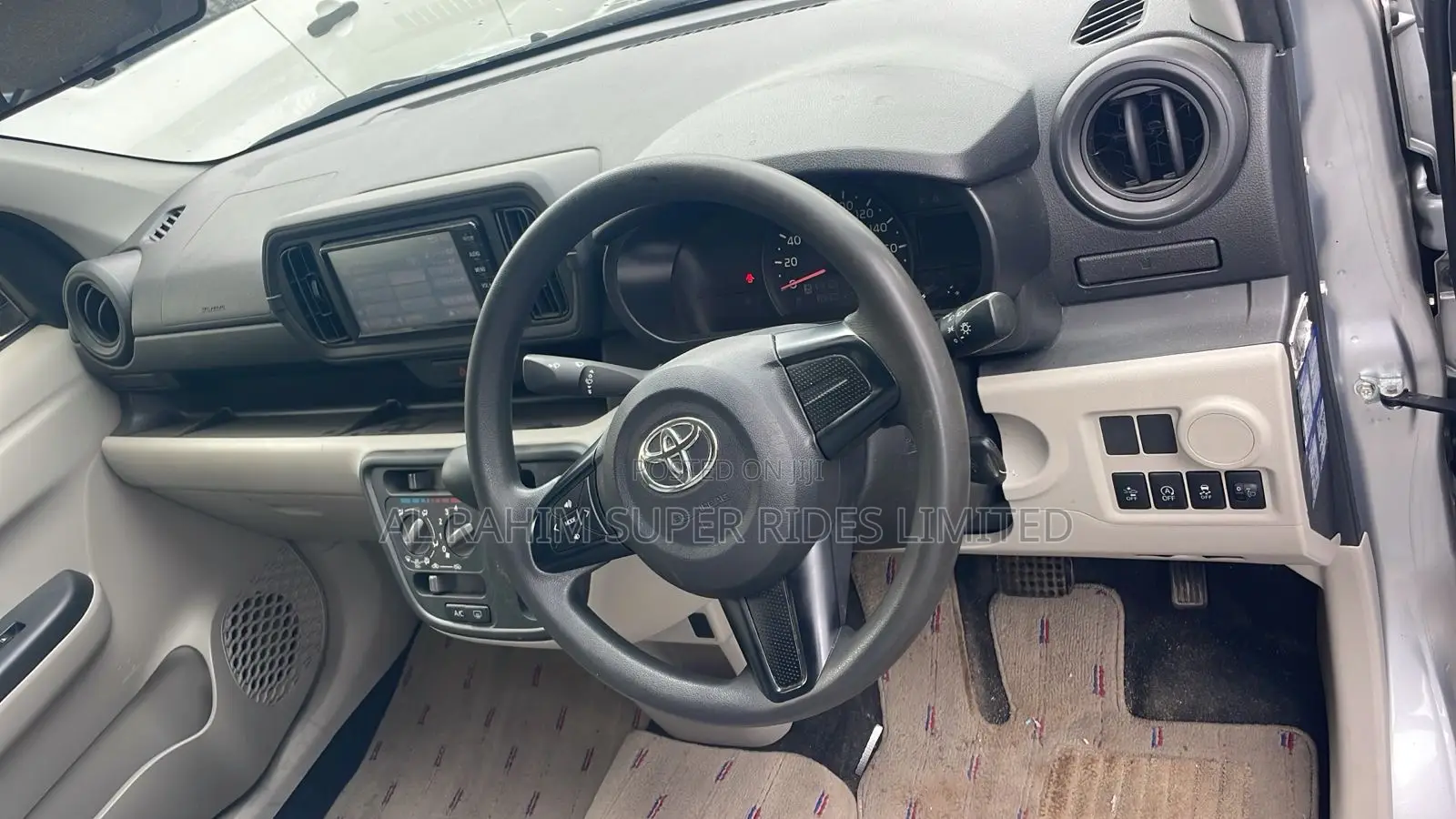Toyota Passo 1.0 FWD 2018 Silver