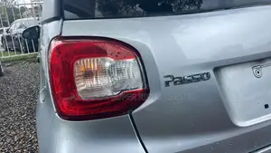 Toyota Passo 1.0 FWD 2018 Silver