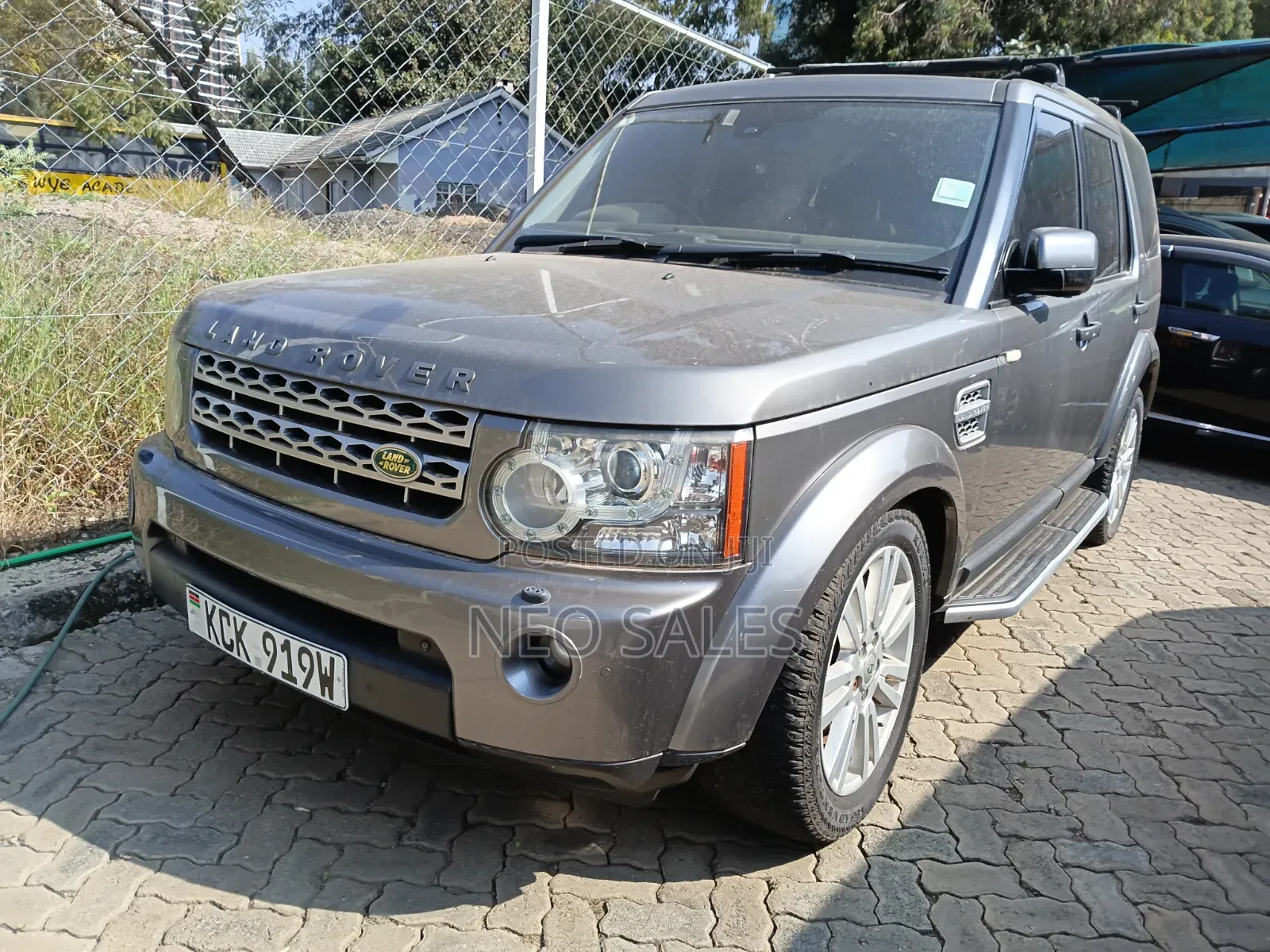 Land Rover Discovery 2010 Gray