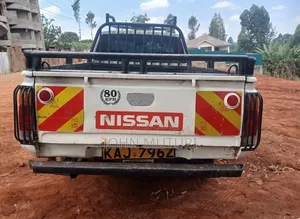 Nissan Hardbody 2000 White