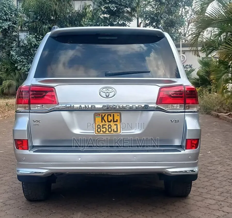Toyota Land Cruiser 4.6 V8 ZX 2010 Silver