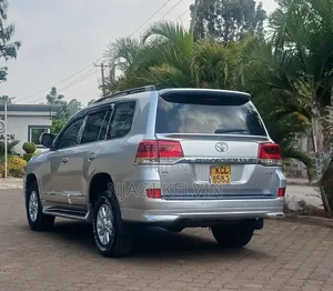 Toyota Land Cruiser 4.6 V8 ZX 2010 Silver