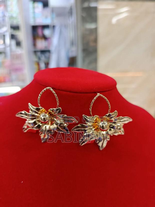 Chains and Earrings - thumbnail 9