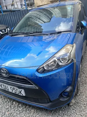 Toyota Sienta 2018 Blue