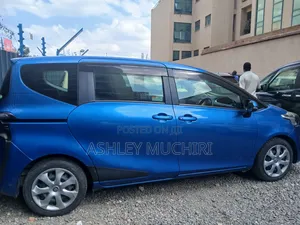 Toyota Sienta 2018 Blue