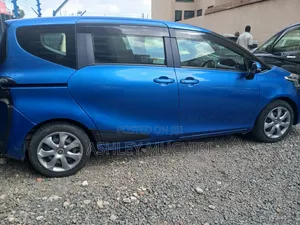 Toyota Sienta 2018 Blue