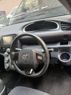 Toyota Sienta 2018 Blue