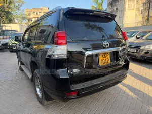 Toyota Land Cruiser 2012 Black