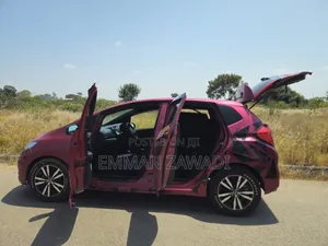 Honda Fit 2017 Pink