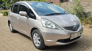 Honda Fit 2010 Gold