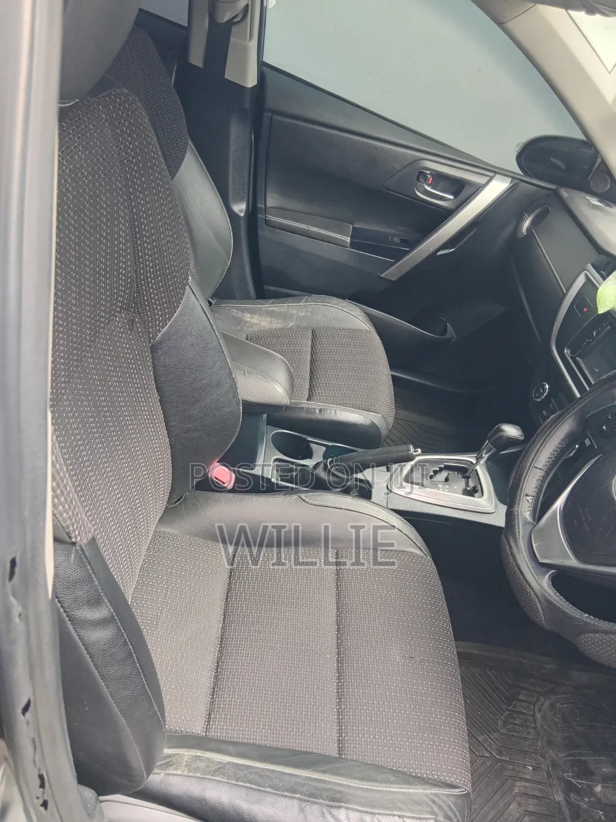 Toyota Auris 2014 Black