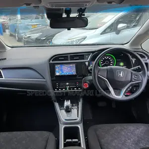 Honda Fit Shuttle 1.5 Hybrid 2WD 2019 White