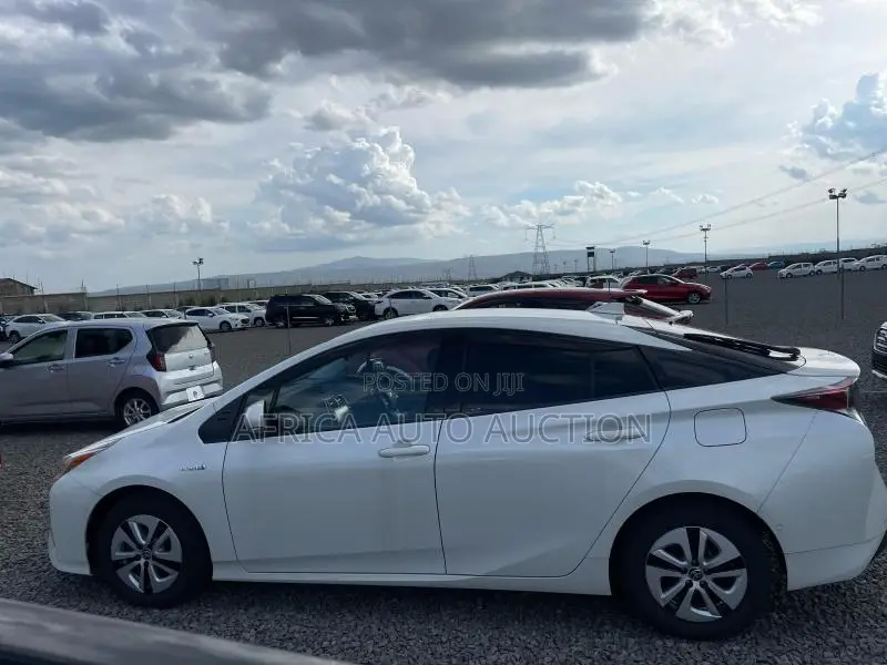 Toyota Prius 2017 White