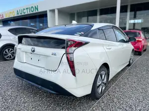 Toyota Prius 2017 White