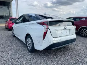 Toyota Prius 2017 White
