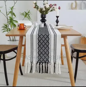 *Braided Woven Textured Table Runner With Tassels + 6pcs