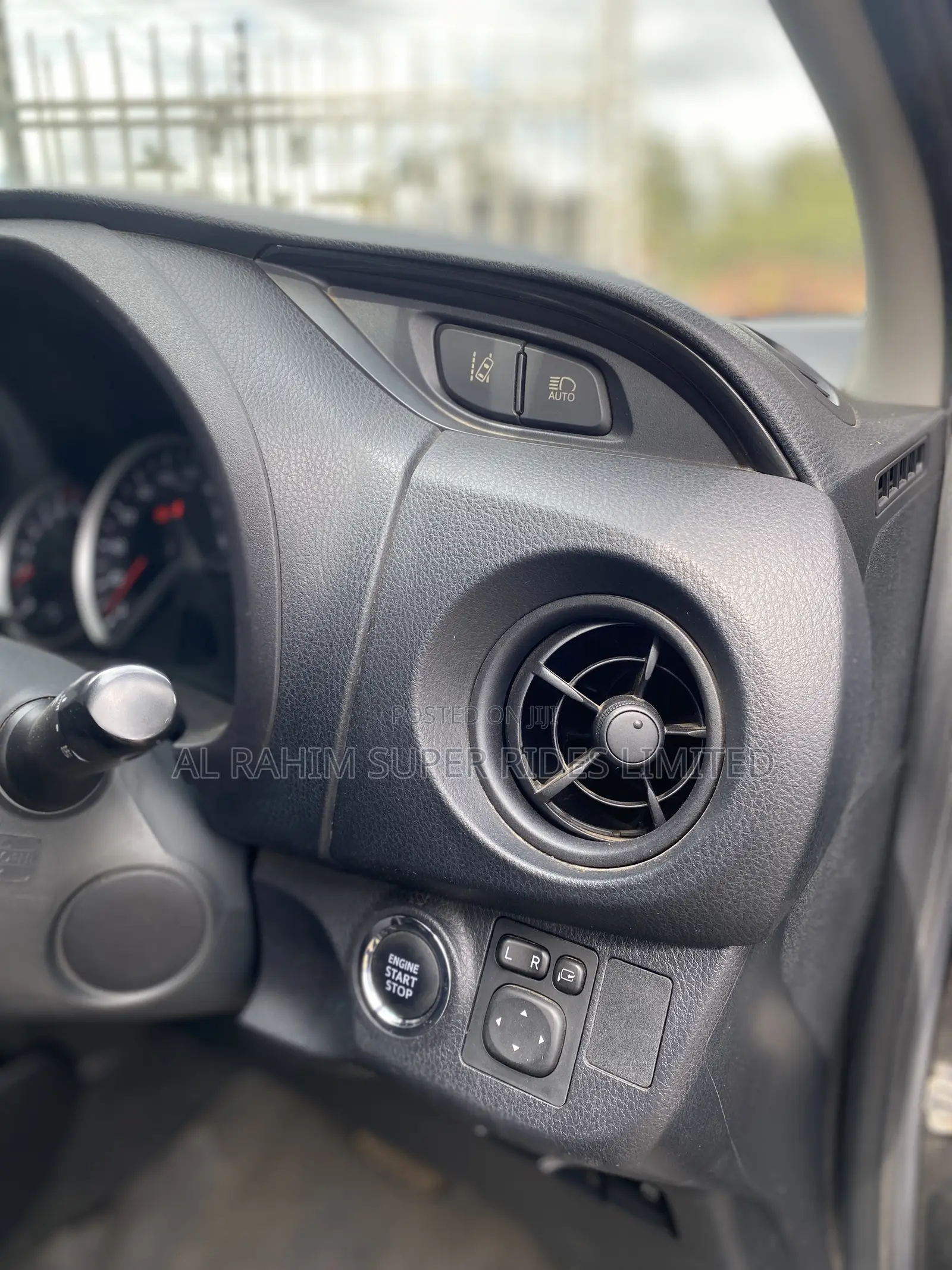 Toyota Vitz 1.3 FWD 5dr 2018 Black