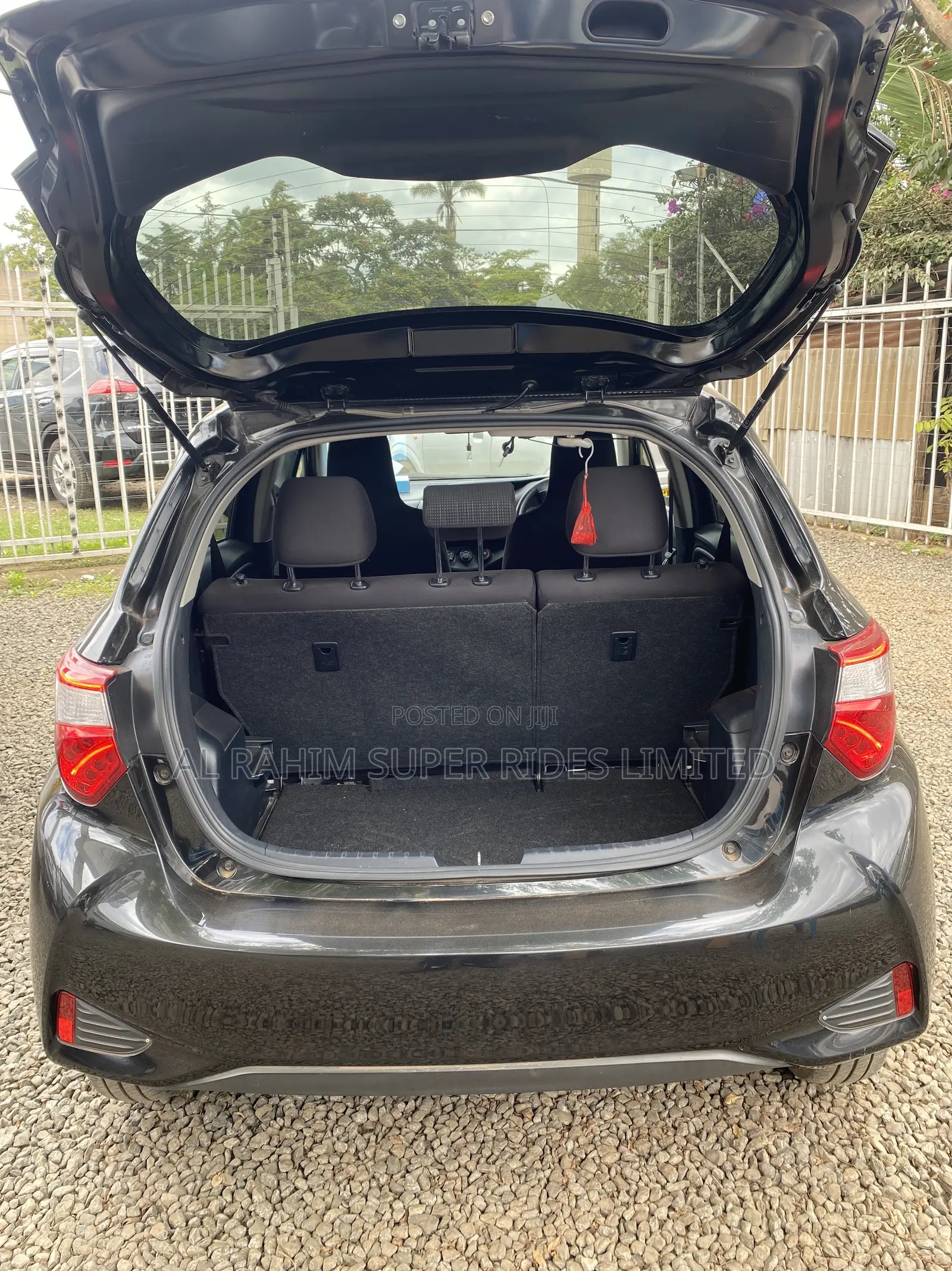 Toyota Vitz 1.3 FWD 5dr 2018 Black