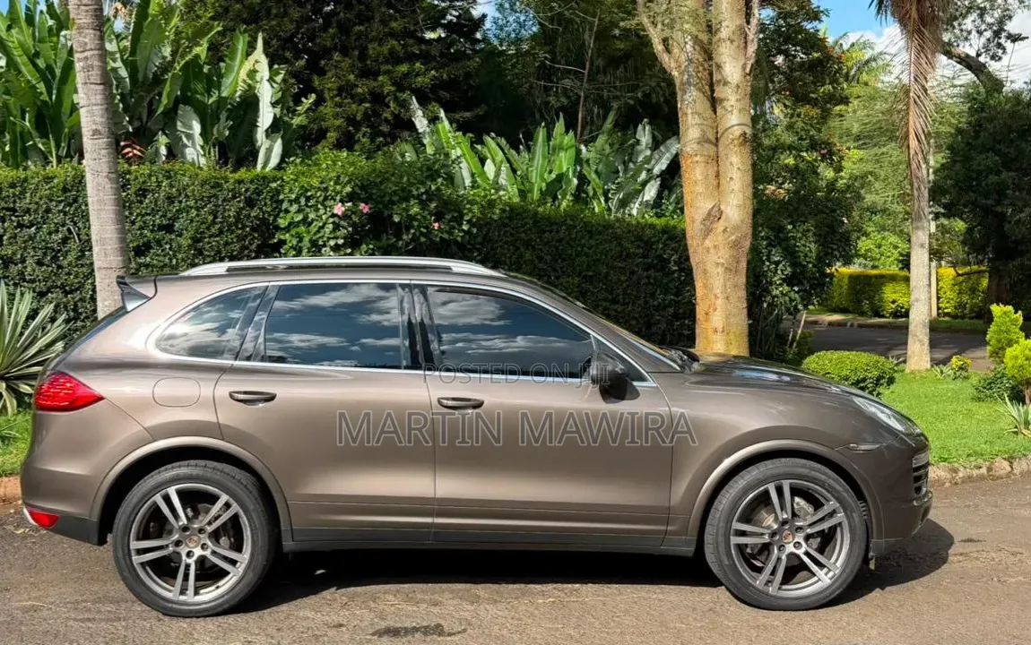 Porsche Cayenne 2014 Gray