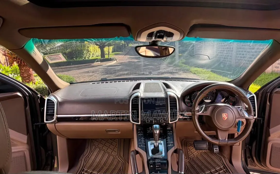 Porsche Cayenne 2014 Gray