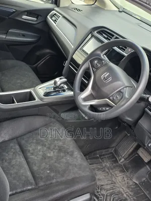 Honda Fit Shuttle 2018 Silver