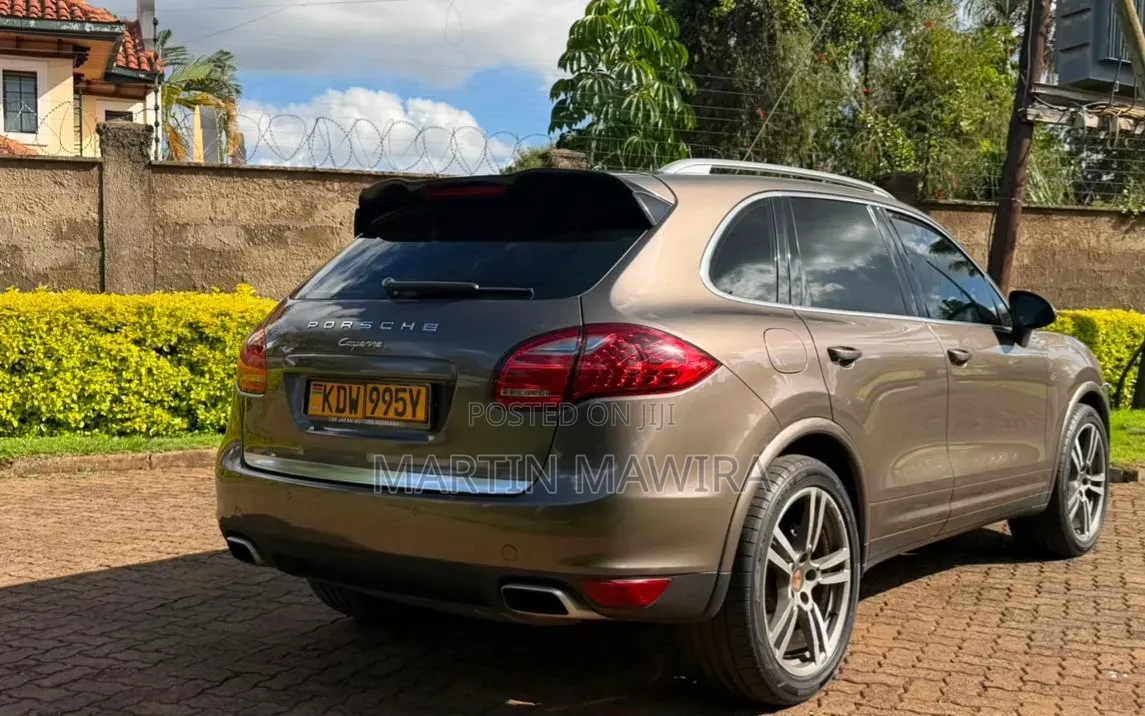 Porsche Cayenne 2014 Gray