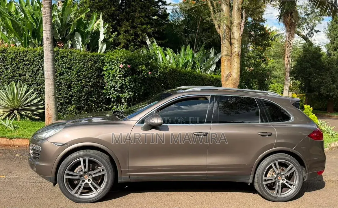 Porsche Cayenne 2014 Gray