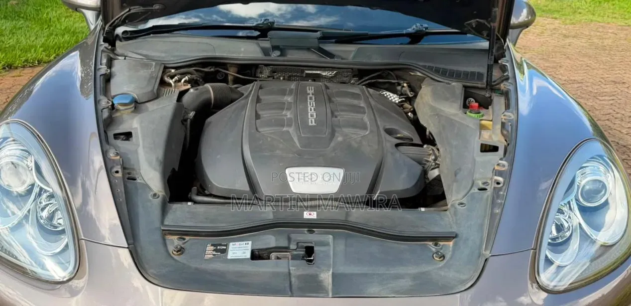 Porsche Cayenne 2014 Gray