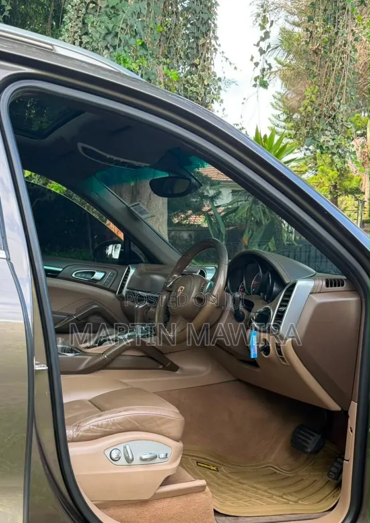 Porsche Cayenne 2014 Gray