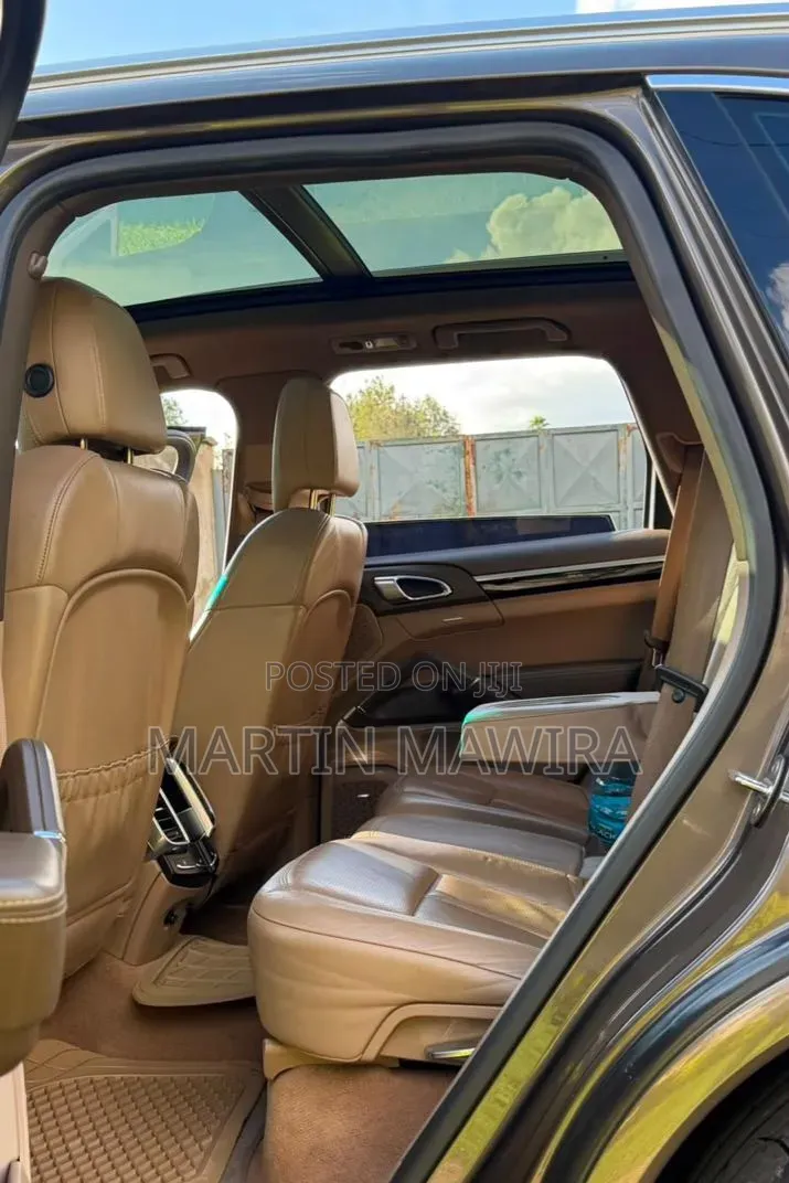 Porsche Cayenne 2014 Gray