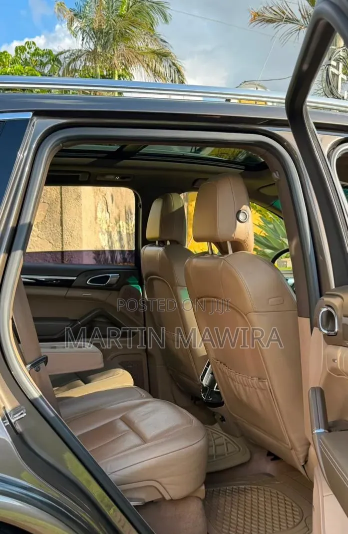 Porsche Cayenne 2014 Gray