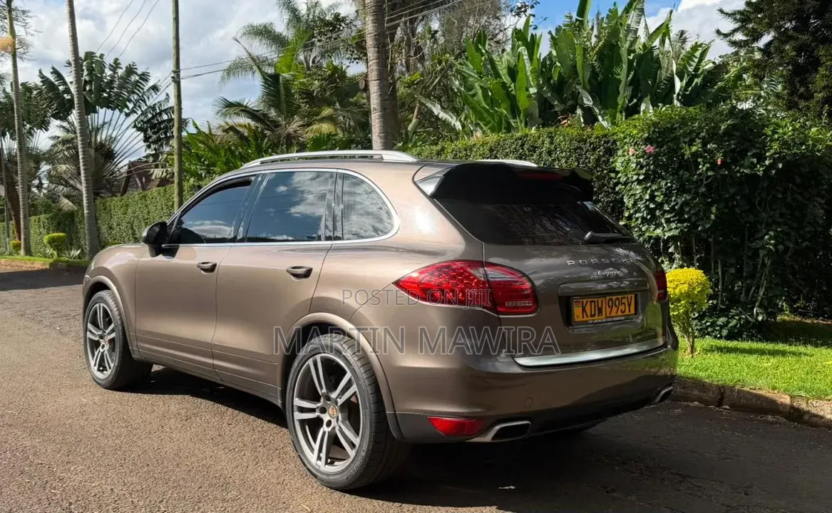 Porsche Cayenne 2014 Gray