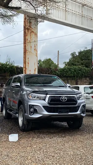 Toyota Hilux Revo Double Cab Deisel 2.4 RWD 2018 Silver
