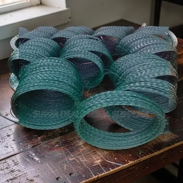 Green 100mm,200mm, 450mm 6m /8m/10m Length Barbed Razor Wire