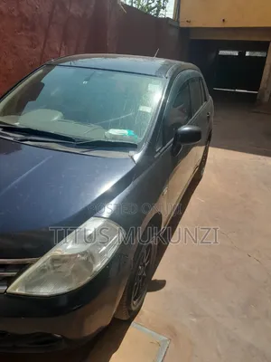 Nissan Tiida 2010 Black