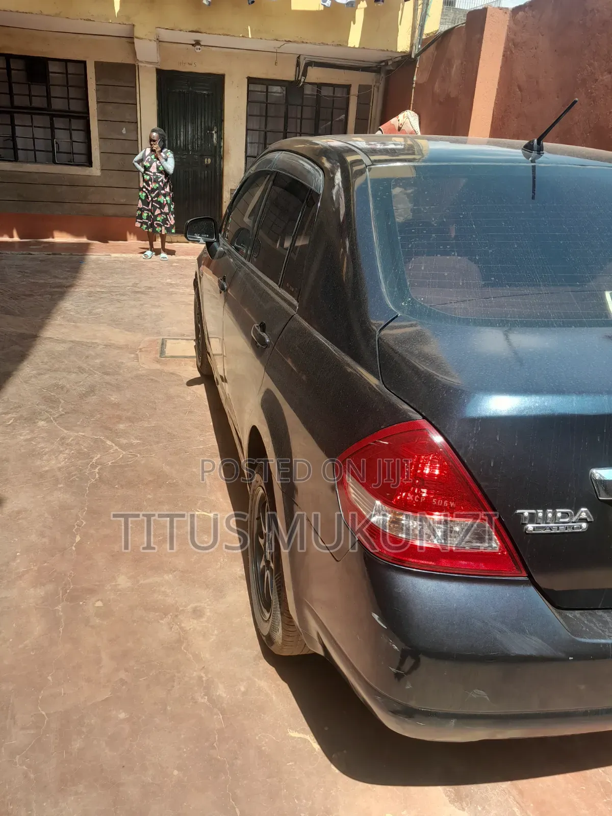 Nissan Tiida 2010 Black