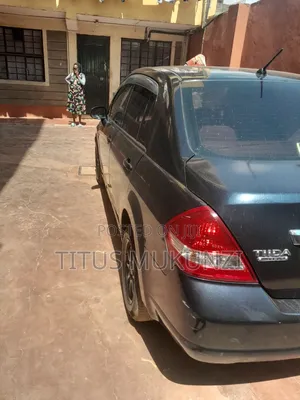 Nissan Tiida 2010 Black