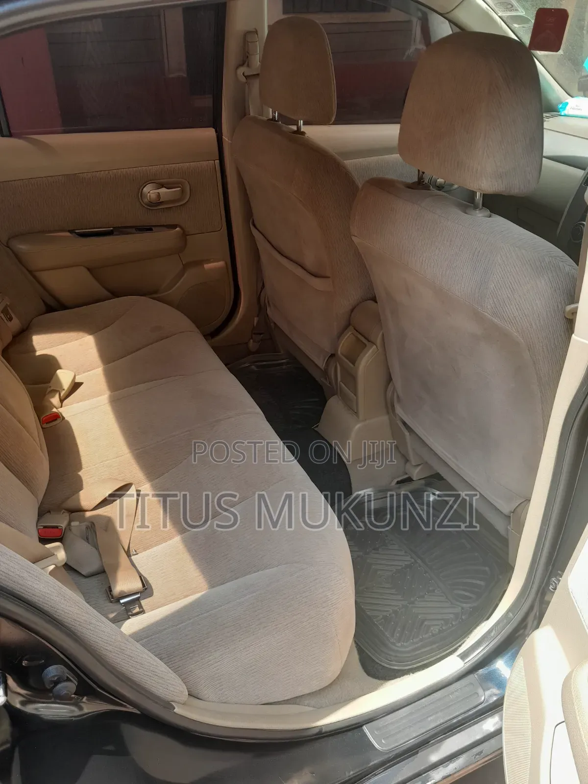 Nissan Tiida 2010 Black