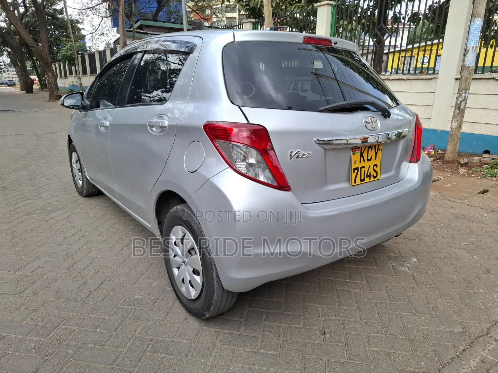 Toyota Vitz 1.0 FWD 5dr 2013 Silver