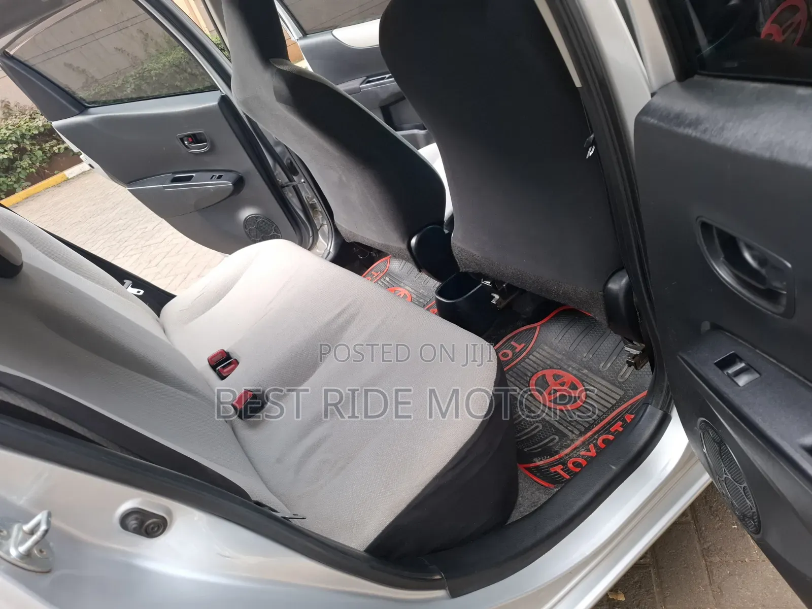 Toyota Vitz 1.0 FWD 5dr 2013 Silver