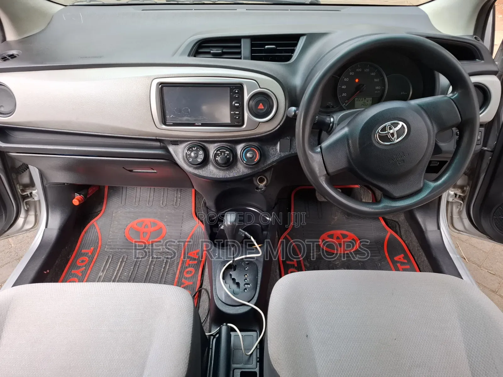 Toyota Vitz 1.0 FWD 5dr 2013 Silver