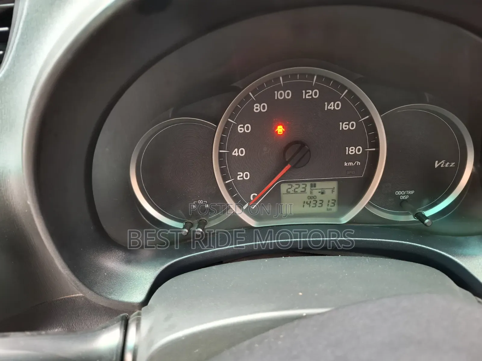 Toyota Vitz 1.0 FWD 5dr 2013 Silver