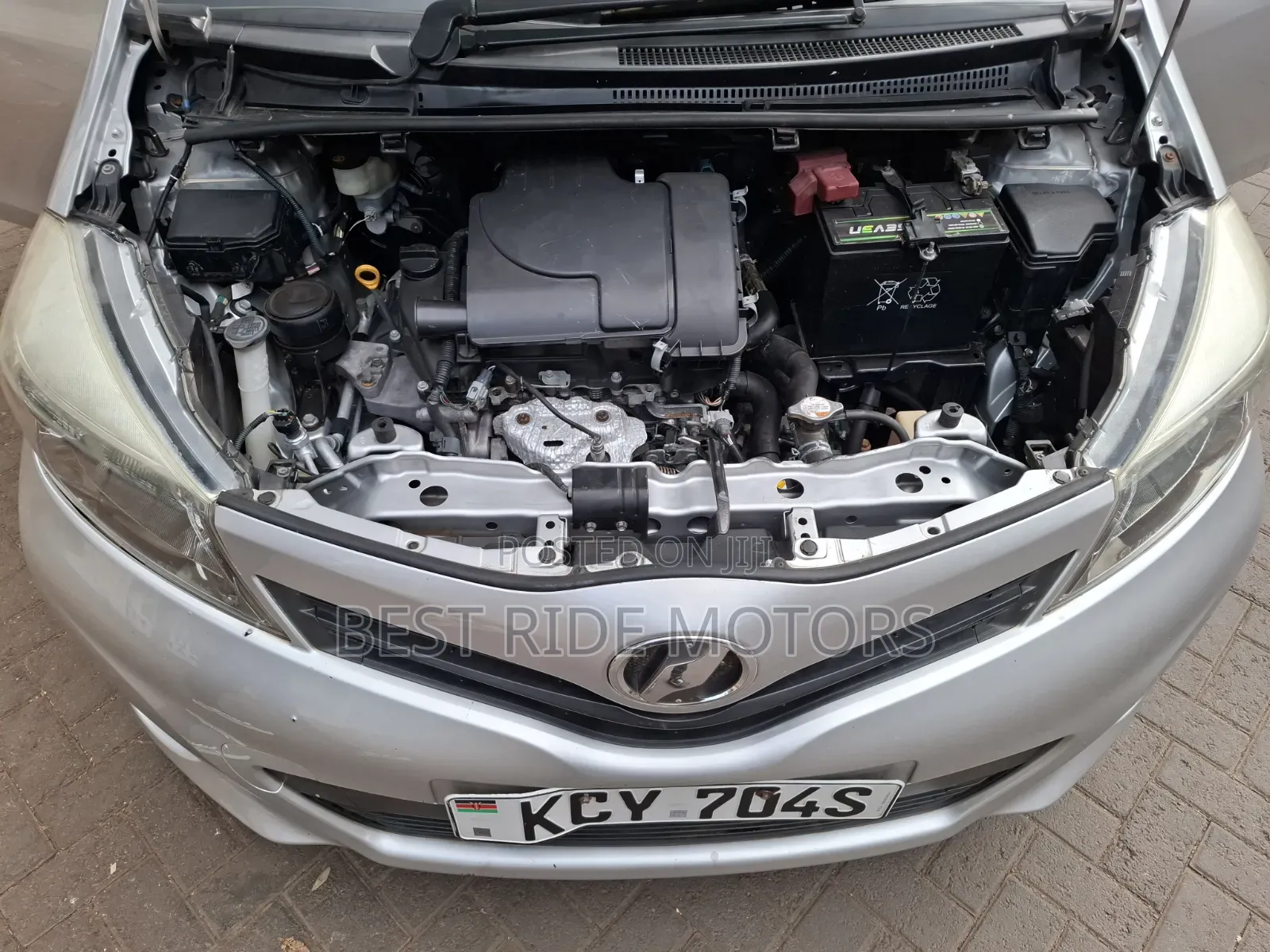 Toyota Vitz 1.0 FWD 5dr 2013 Silver