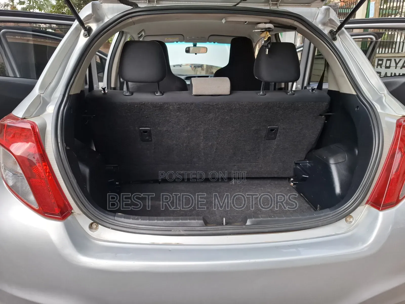 Toyota Vitz 1.0 FWD 5dr 2013 Silver