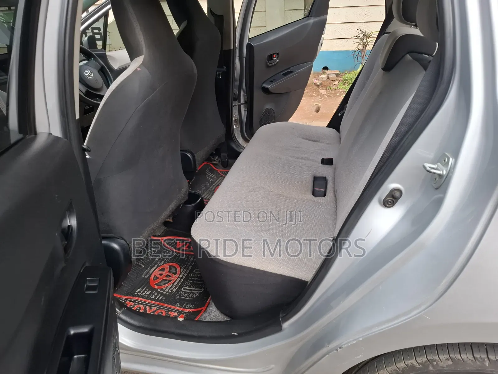 Toyota Vitz 1.0 FWD 5dr 2013 Silver